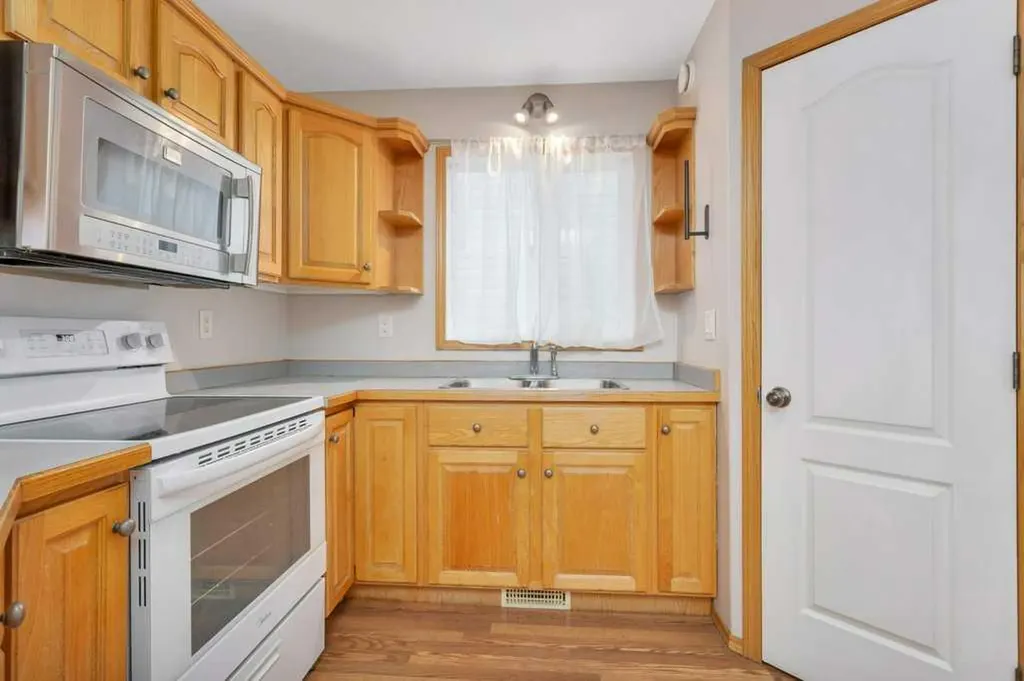 220 Deschner Close Red Deer AB T4R 3C2