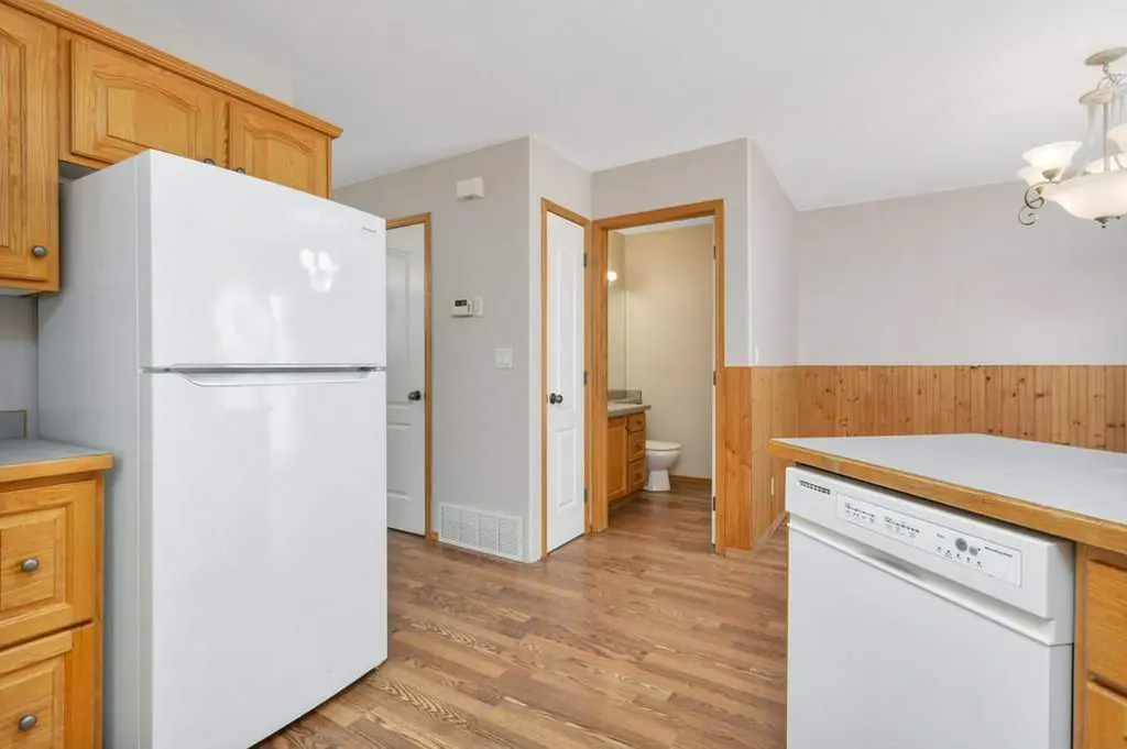 220 Deschner Close Red Deer AB T4R 3C2