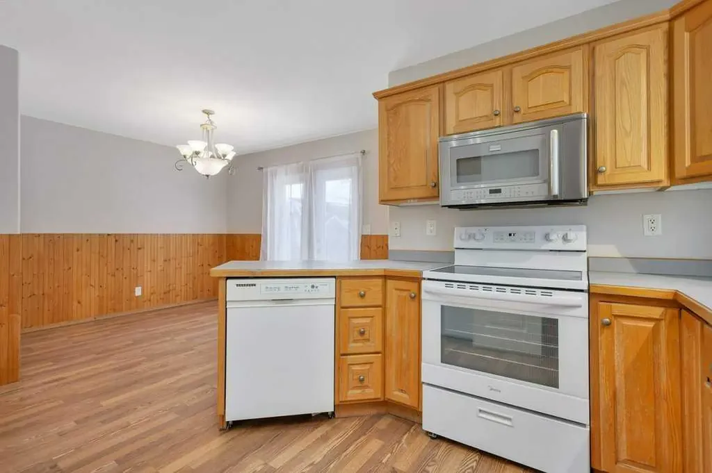 220 Deschner Close Red Deer AB T4R 3C2