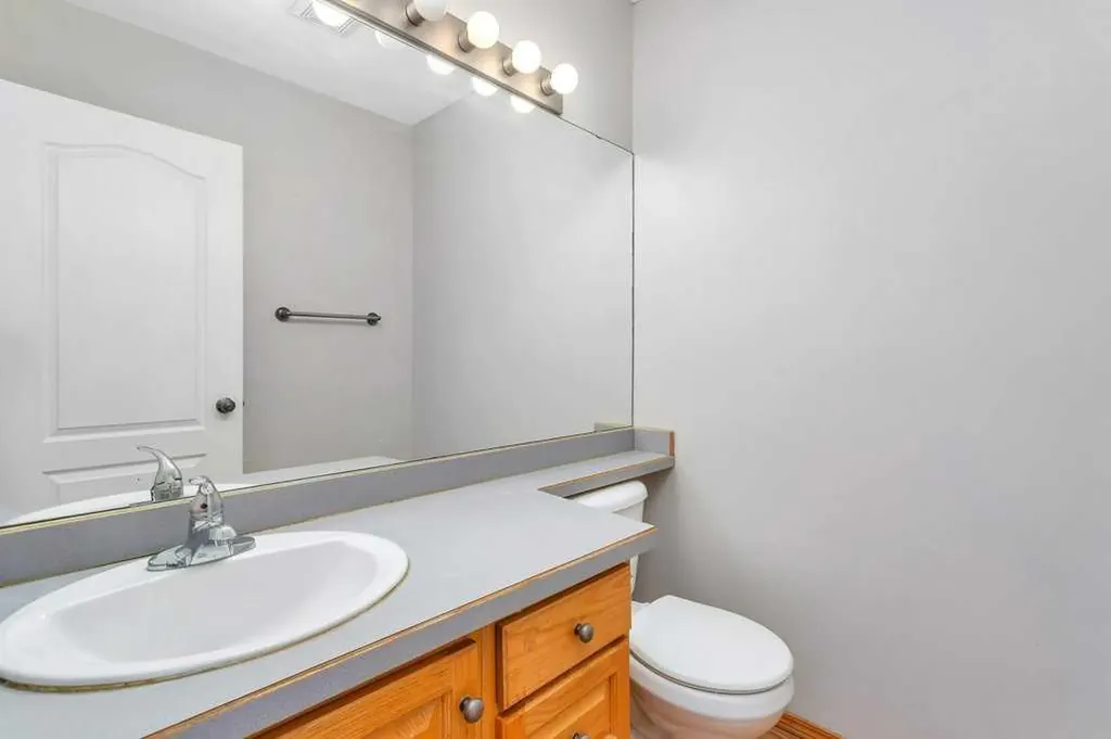 220 Deschner Close Red Deer AB T4R 3C2
