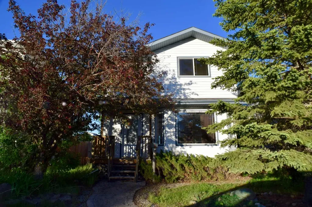 220 Deschner Close Red Deer AB T4R 3C2