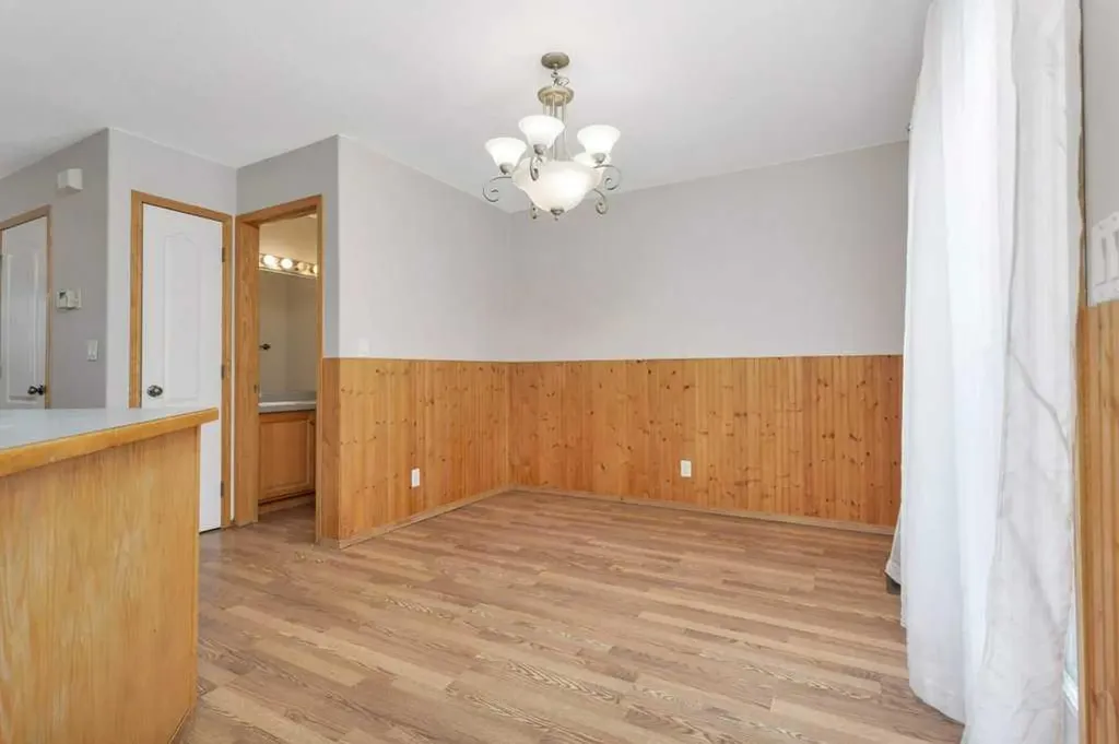 220 Deschner Close Red Deer AB T4R 3C2