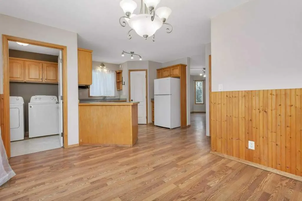 220 Deschner Close Red Deer AB T4R 3C2