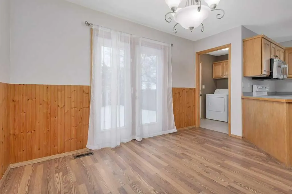 220 Deschner Close Red Deer AB T4R 3C2