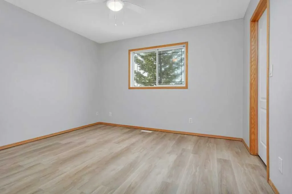 220 Deschner Close Red Deer AB T4R 3C2