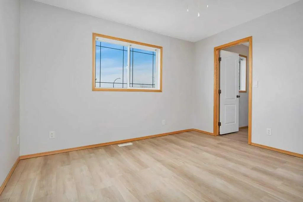 220 Deschner Close Red Deer AB T4R 3C2