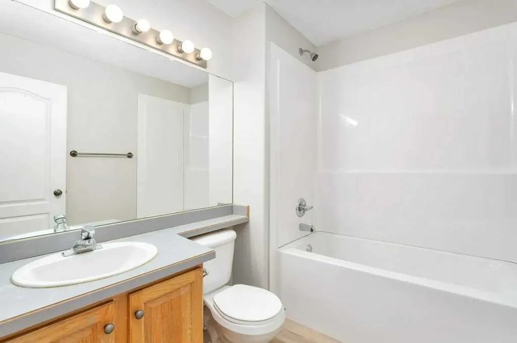 220 Deschner Close Red Deer AB T4R 3C2