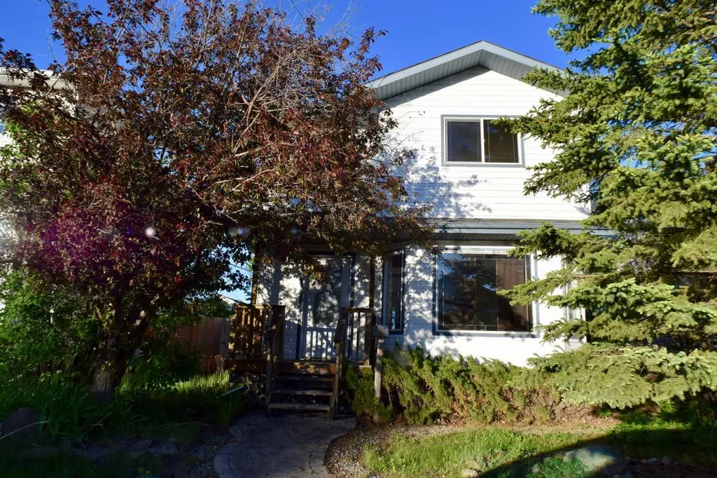 220 Deschner Close Red Deer AB T4R 3C2