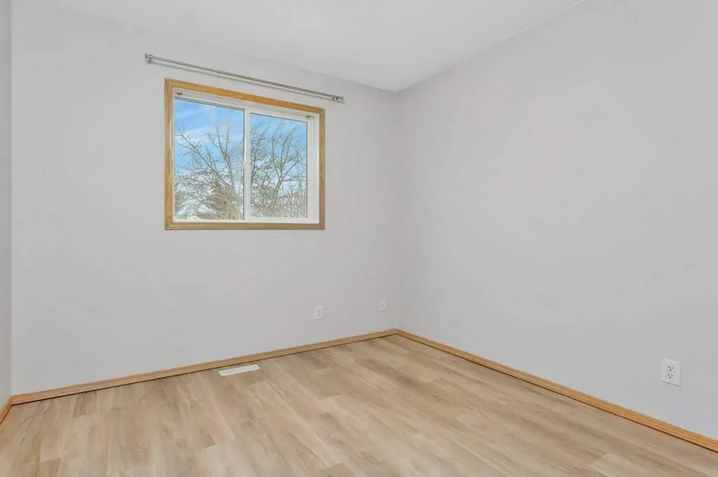 220 Deschner Close Red Deer AB T4R 3C2