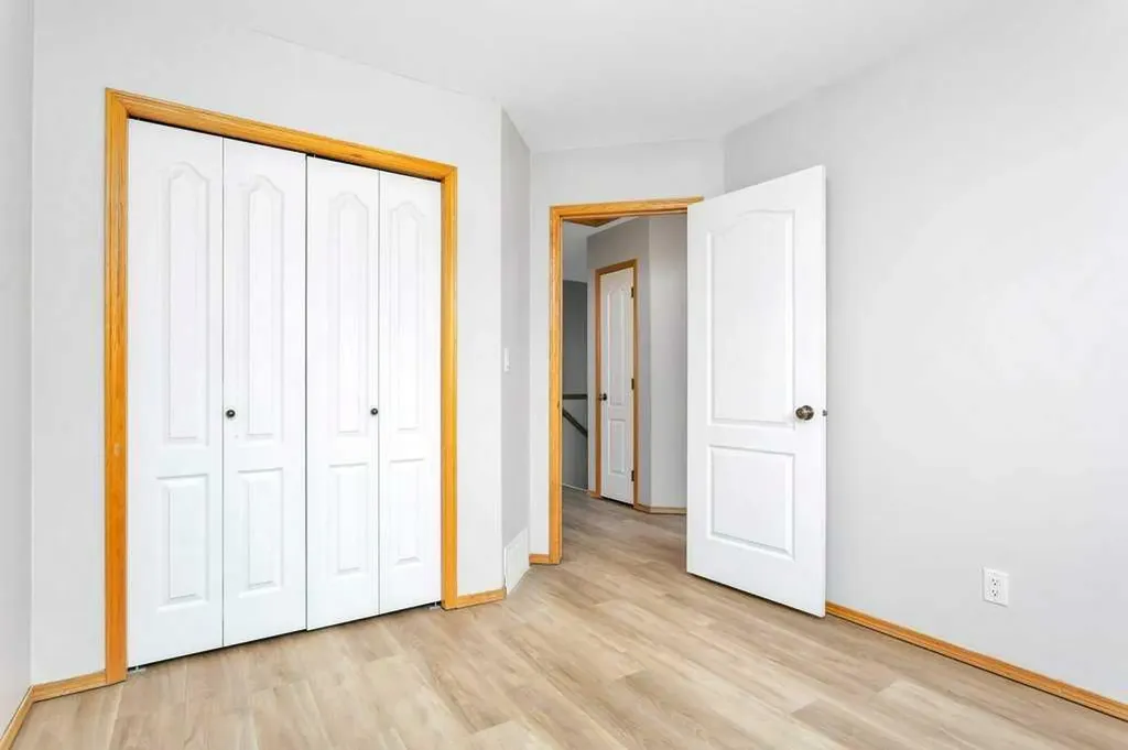 220 Deschner Close Red Deer AB T4R 3C2