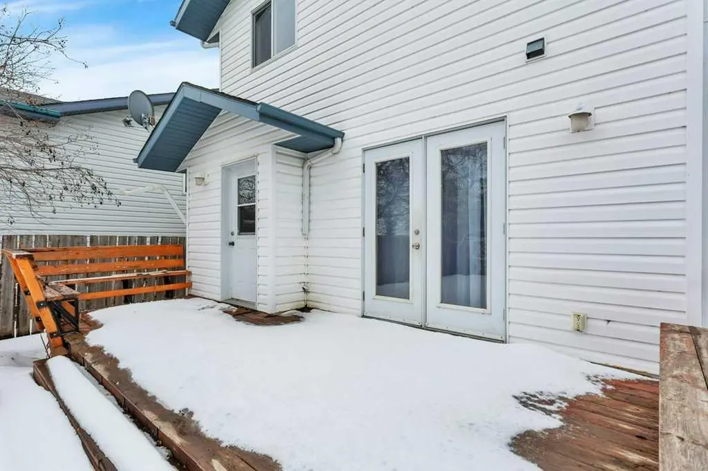 220 Deschner Close Red Deer AB T4R 3C2