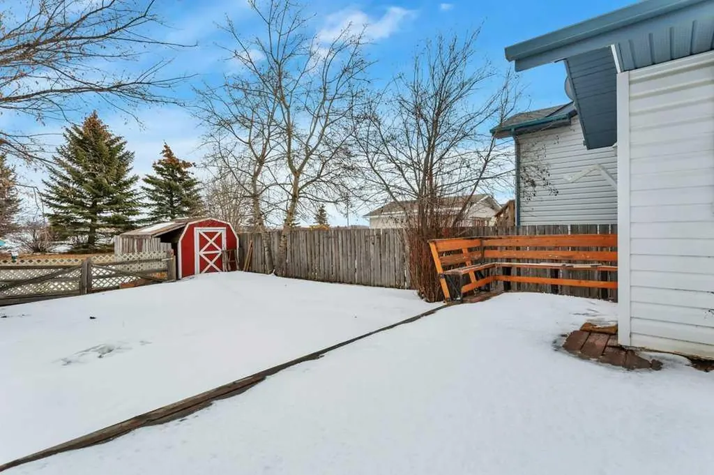 220 Deschner Close Red Deer AB T4R 3C2