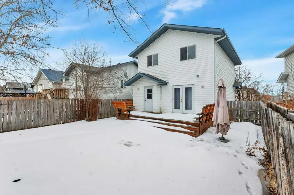 220 Deschner Close Red Deer AB T4R 3C2