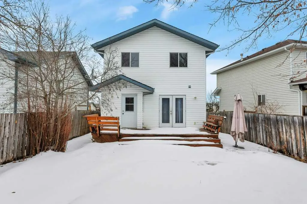 220 Deschner Close Red Deer AB T4R 3C2