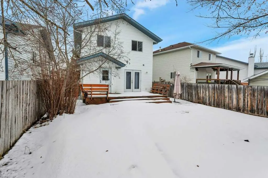 220 Deschner Close Red Deer AB T4R 3C2
