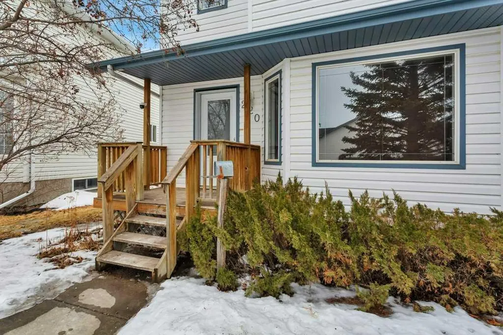 220 Deschner Close Red Deer AB T4R 3C2