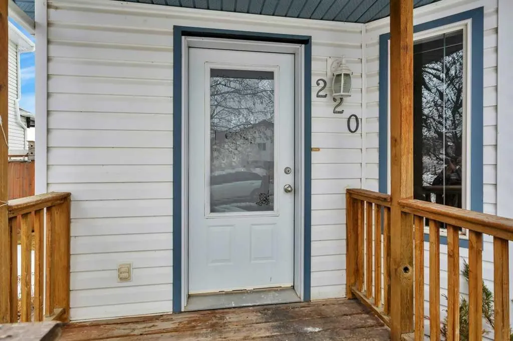 220 Deschner Close Red Deer AB T4R 3C2