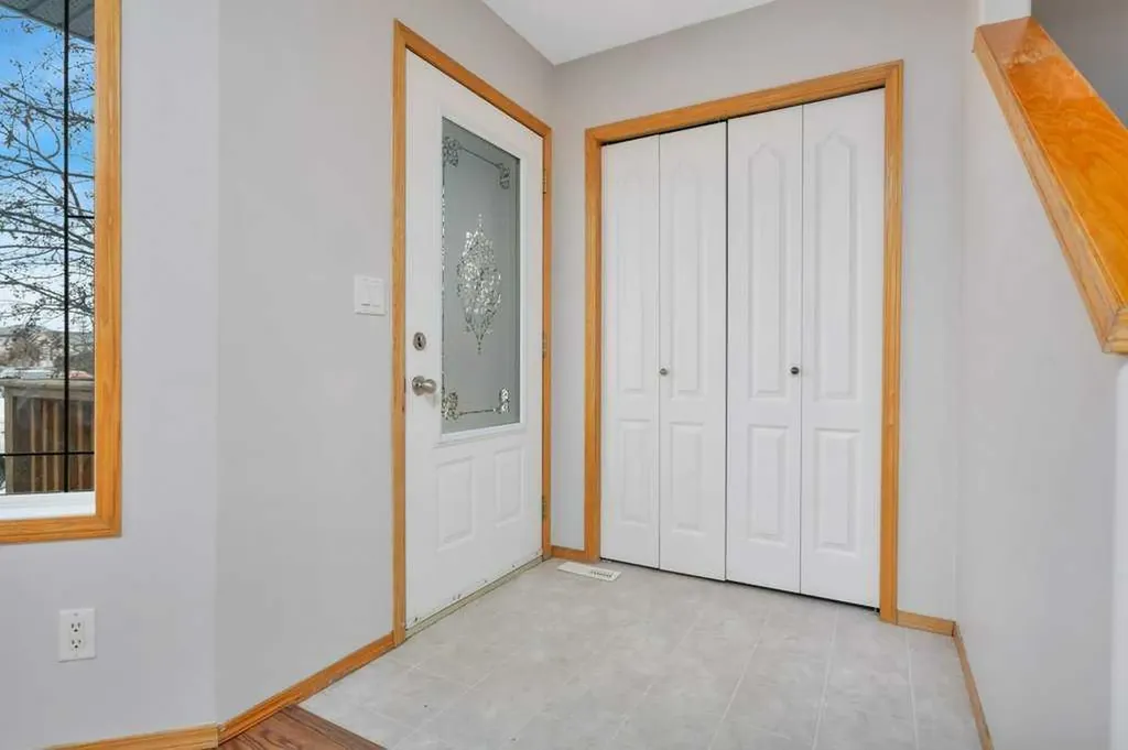 220 Deschner Close Red Deer AB T4R 3C2