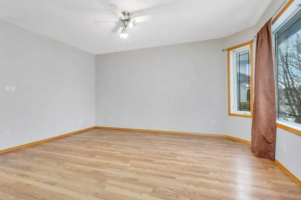 220 Deschner Close Red Deer AB T4R 3C2