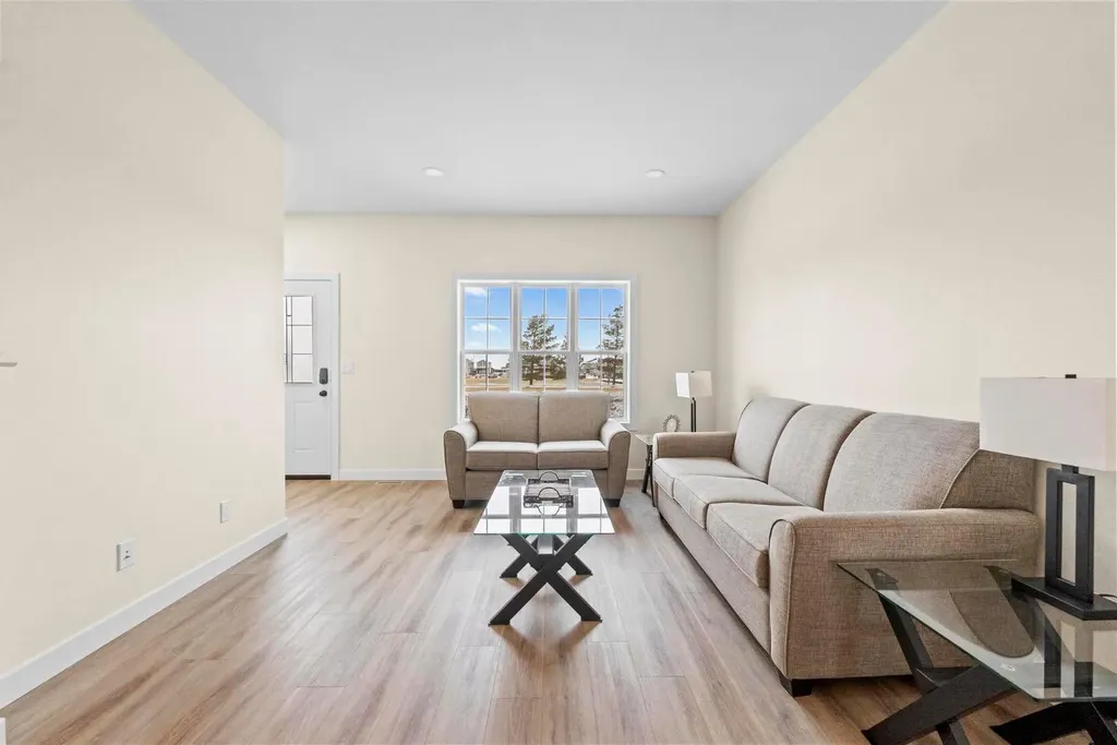 7311B 44b Avenue Camrose AB T4V 5E2
