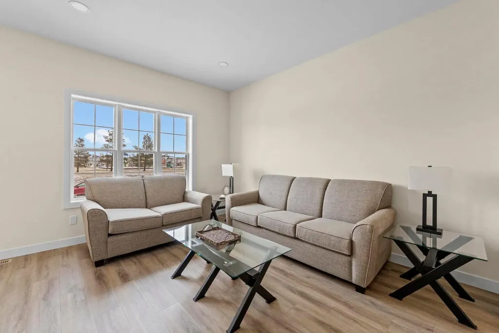 7311B 44b Avenue Camrose AB T4V 5E2