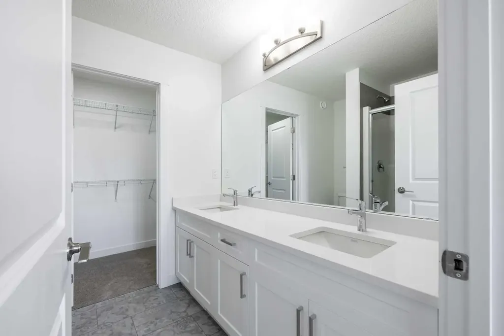 260 Clearview Court Chestermere AB T2P 2G7