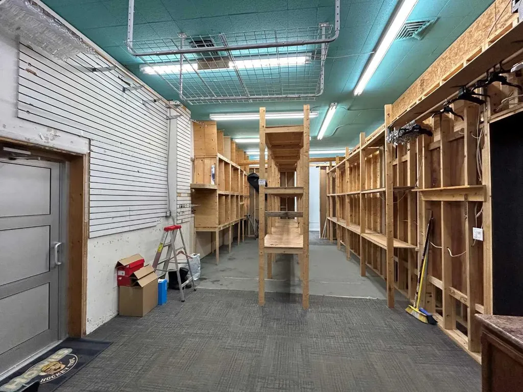 4901 49 Avenue Lloydminster SK S9V 0T6