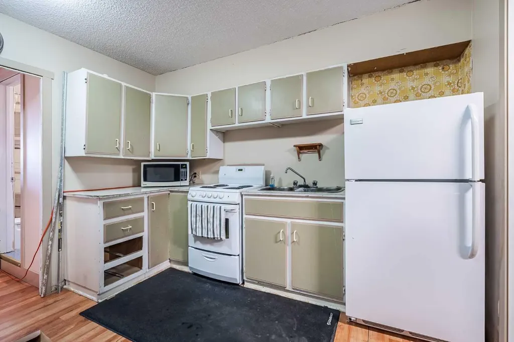 4901 49 Avenue Lloydminster SK S9V 0T6