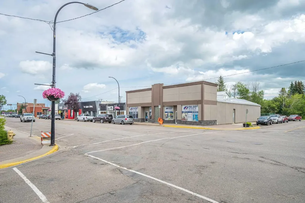 4901 49 Avenue Lloydminster SK S9V 0T6