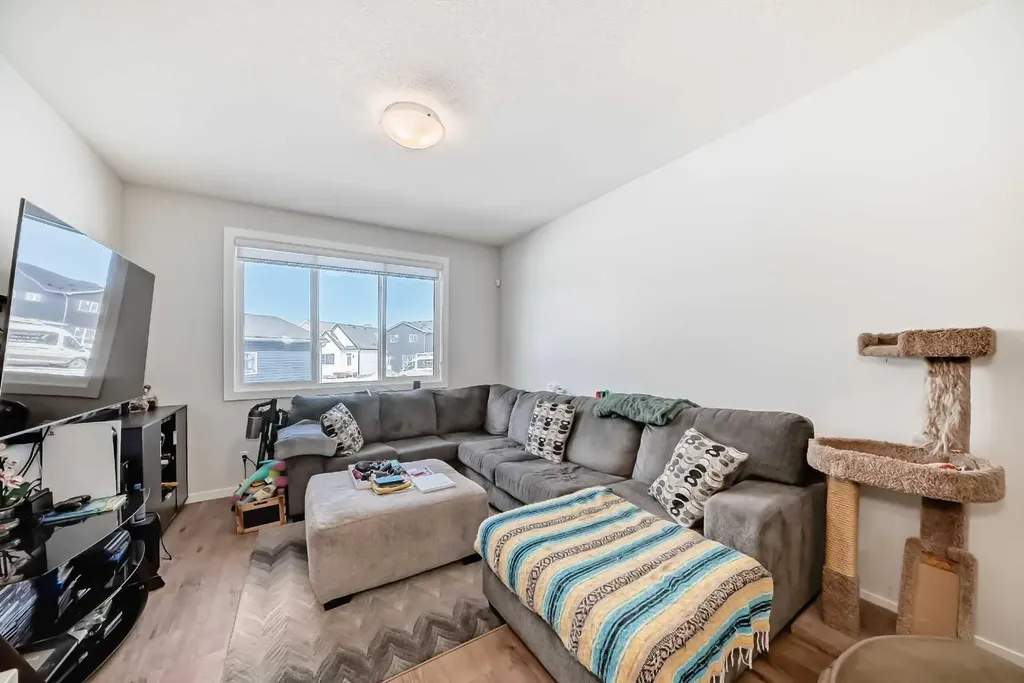 160 Lucas Common NW Calgary AB T3P 2B3