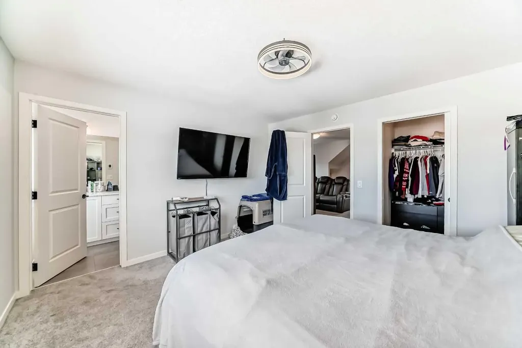 160 Lucas Common NW Calgary AB T3P 2B3