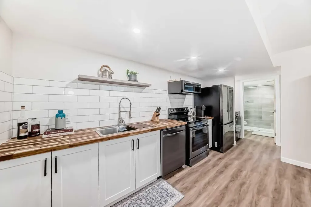160 Lucas Common NW Calgary AB T3P 2B3