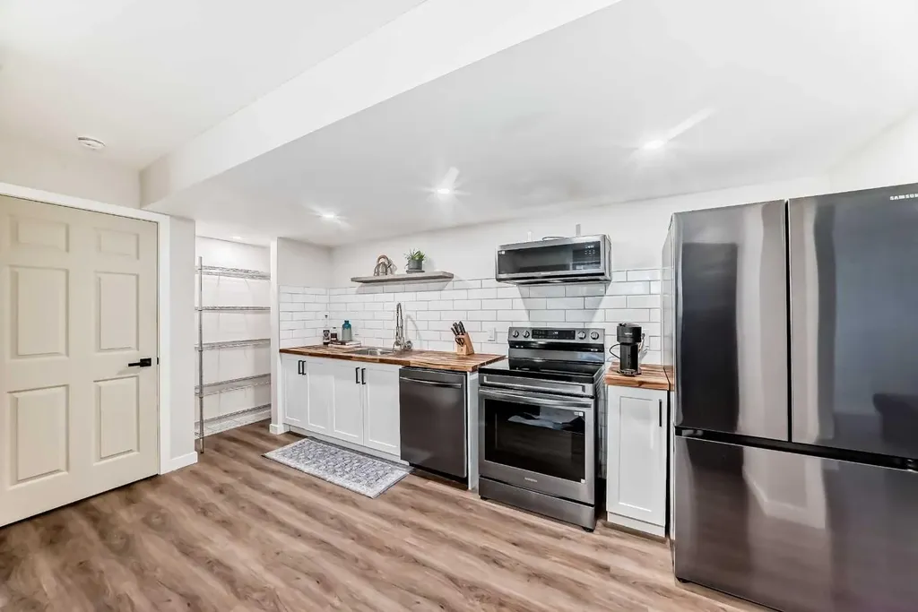 160 Lucas Common NW Calgary AB T3P 2B3