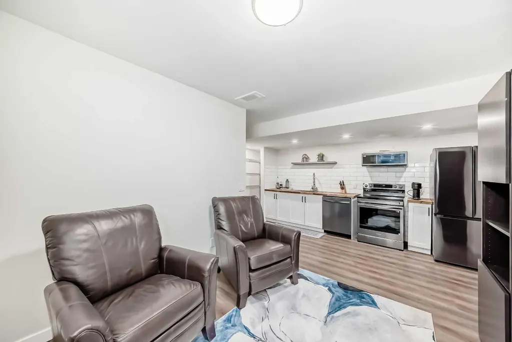 160 Lucas Common NW Calgary AB T3P 2B3