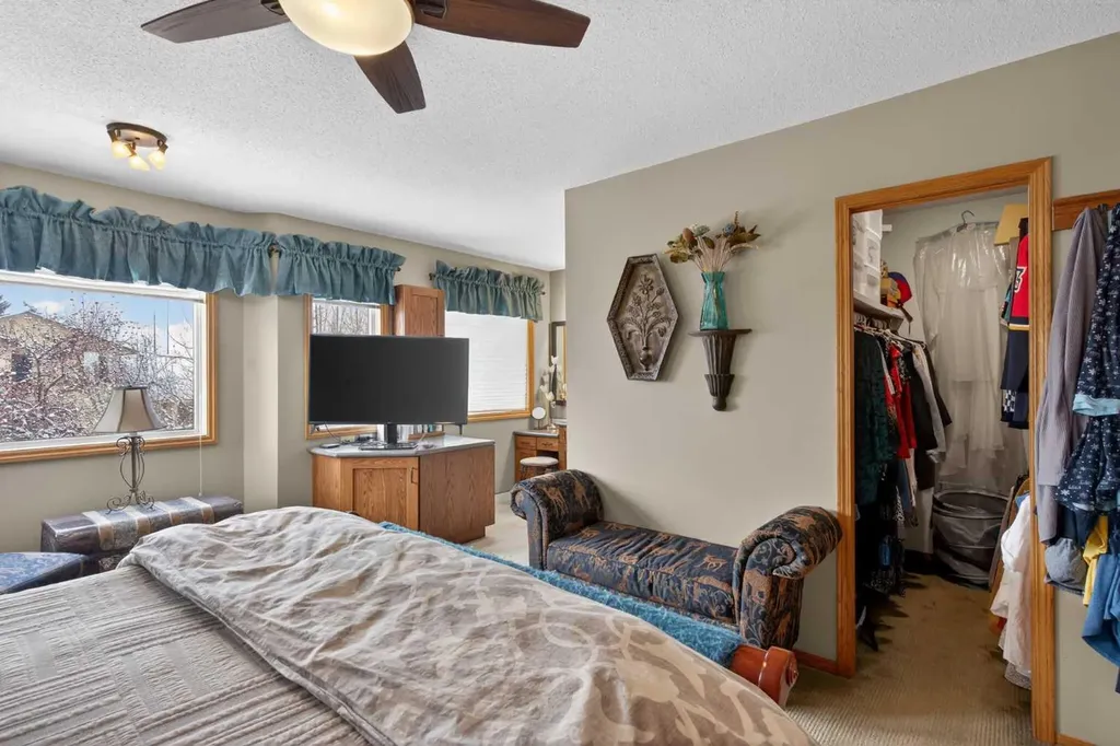 204 Sunrise Circle SE Calgary AB T2X 2Z8