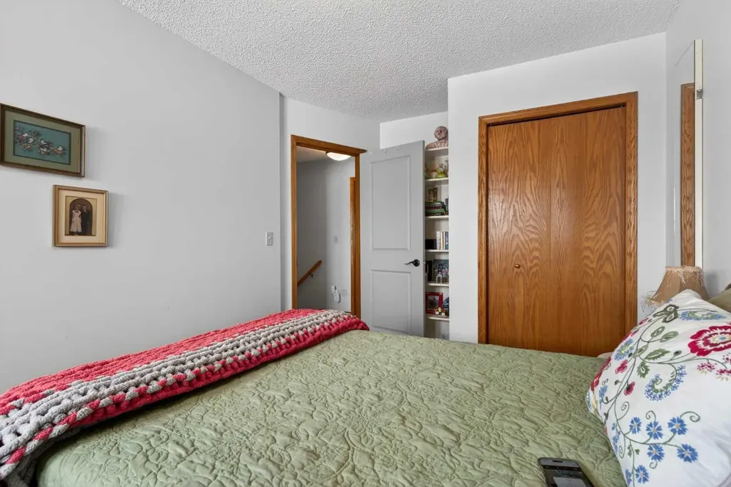 204 Sunrise Circle SE Calgary AB T2X 2Z8
