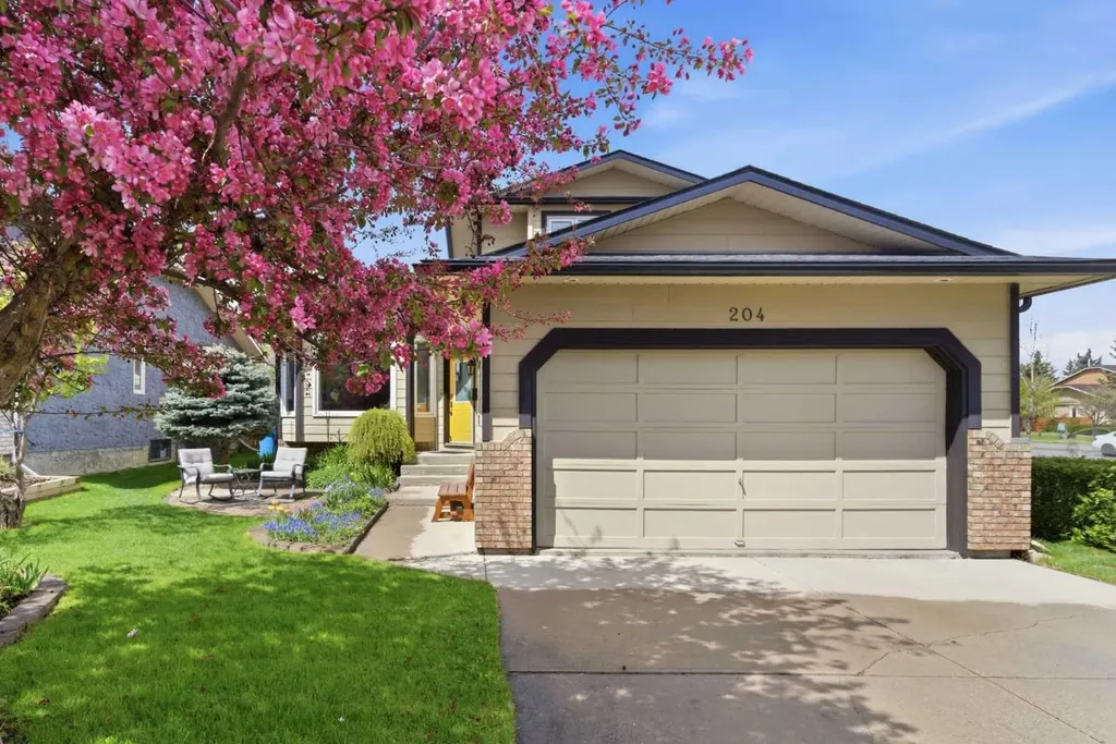 204 Sunrise Circle SE Calgary AB T2X 2Z8