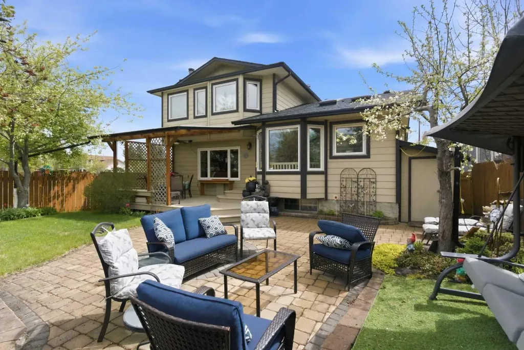 204 Sunrise Circle SE Calgary AB T2X 2Z8