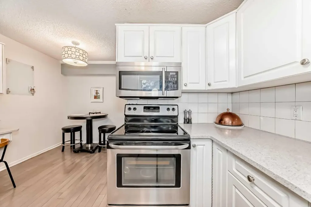 3130 66 Avenue SW Calgary AB T3E 5K8
