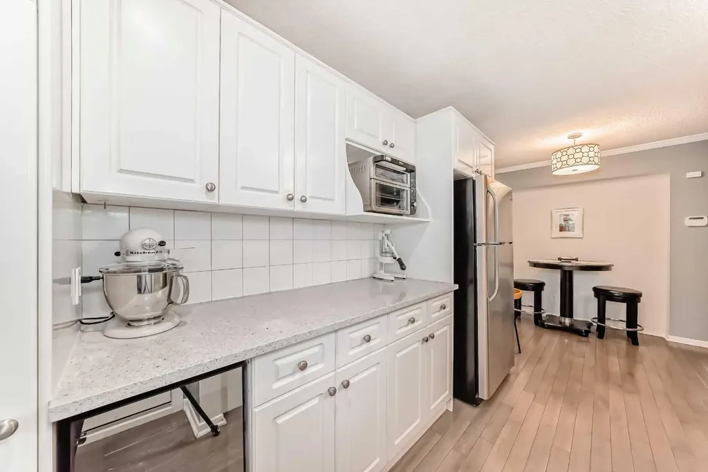 3130 66 Avenue SW Calgary AB T3E 5K8