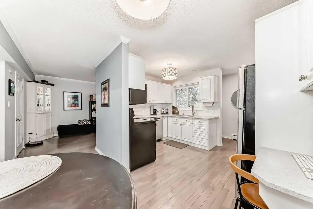 3130 66 Avenue SW Calgary AB T3E 5K8