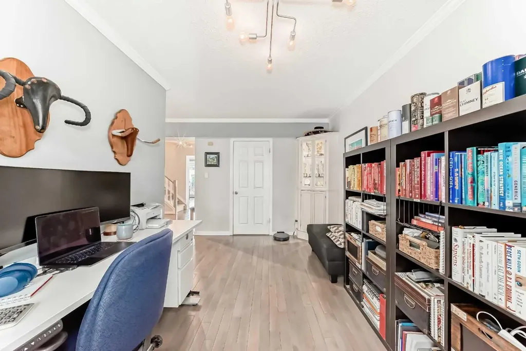 3130 66 Avenue SW Calgary AB T3E 5K8