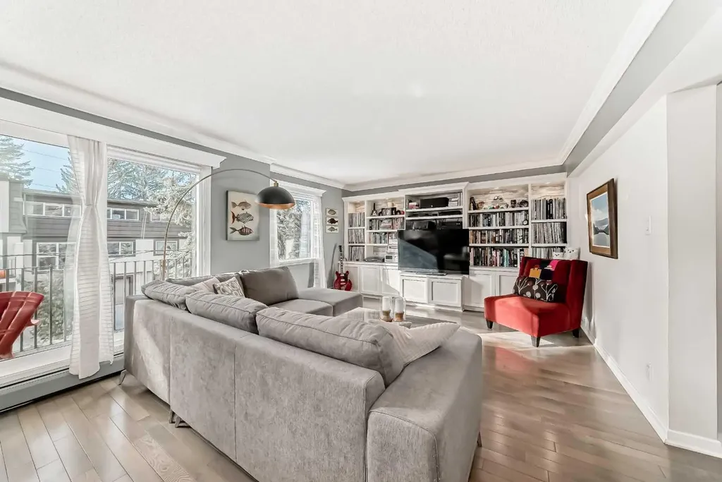 3130 66 Avenue SW Calgary AB T3E 5K8