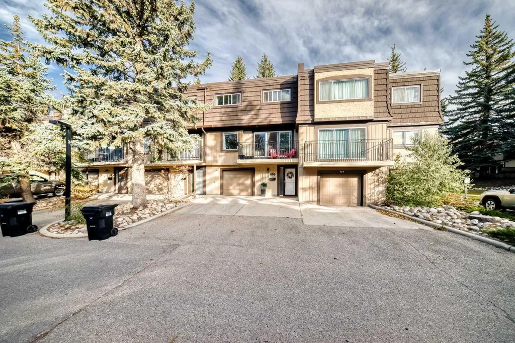 3130 66 Avenue SW Calgary AB T3E 5K8