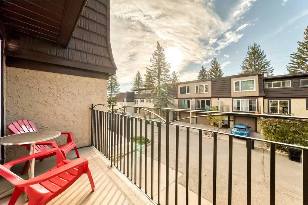 3130 66 Avenue SW Calgary AB T3E 5K8