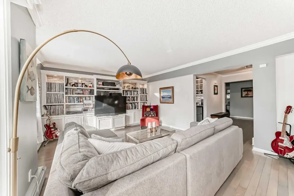 3130 66 Avenue SW Calgary AB T3E 5K8
