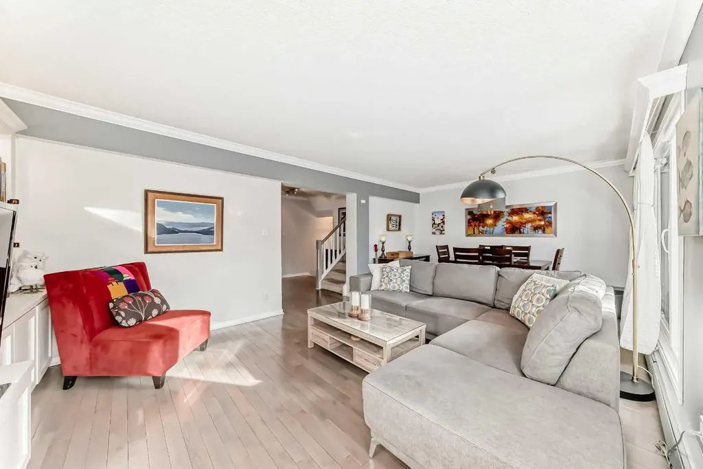 3130 66 Avenue SW Calgary AB T3E 5K8
