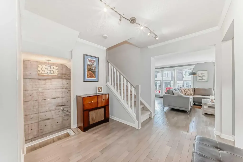 3130 66 Avenue SW Calgary AB T3E 5K8
