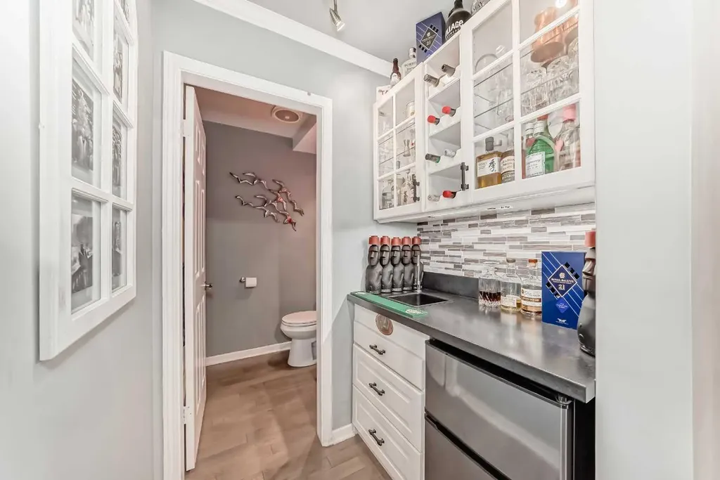 3130 66 Avenue SW Calgary AB T3E 5K8