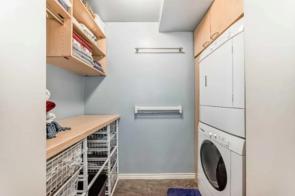 3130 66 Avenue SW Calgary AB T3E 5K8